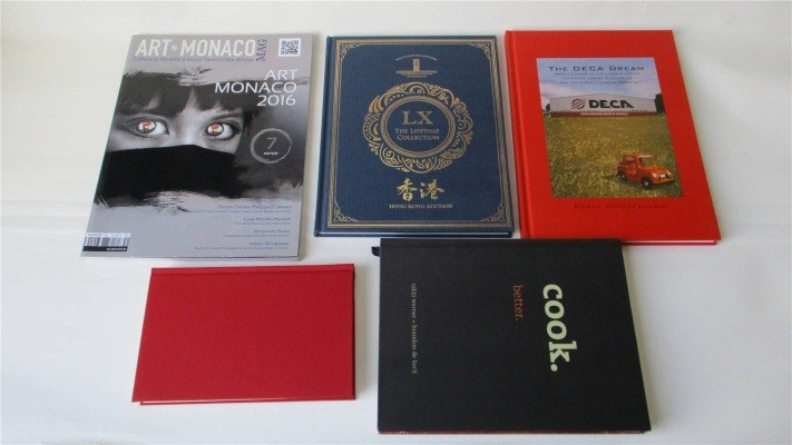 طباعة كتاب صور ألوان بانتون PMS حجم مخصص A4 A5 A6